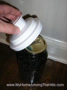 Vacuum sealing a jar