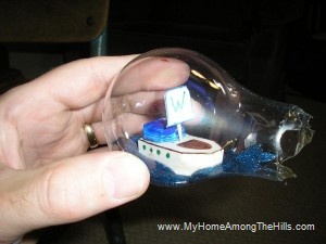 Ship in a lightbulb