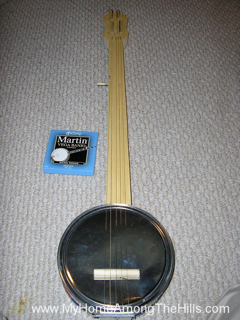 Cookie tin banjo My Home Among The Hills