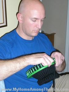 Knitting a hat on a loom